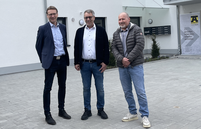 Bürgermeister Thomas Csaszar (von links), Klaus Wenninger (Projektentwicklung AMOS) und Architekt Michael Ehemann