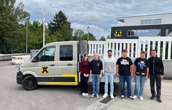 Ausbildungsstart 2025 Gruppenfoto