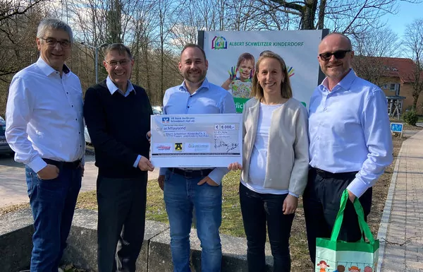 Soziales Engagement Spendenübergabe